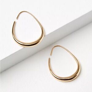 NEW Elegant Gold Tone Hoop Earrings